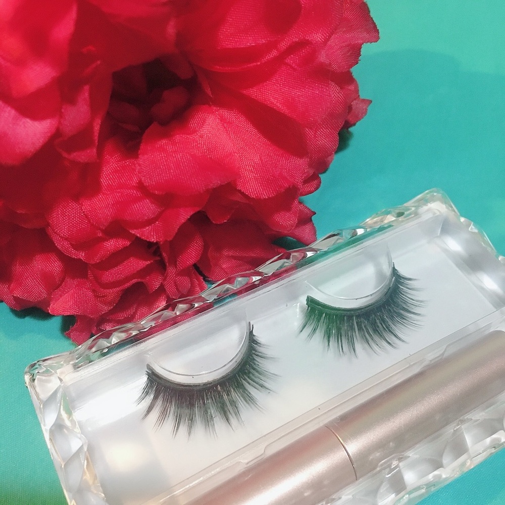 Magnetic Eyelashes with magnetic eyeliner